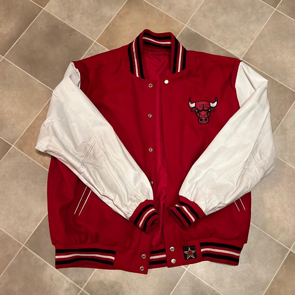 Chicago bulls reversible team jacket. Great condition size 3xxx